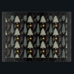 Evergreen Christmas Tree Muster gemütliche Winter  Schneidebrett<br><div class="desc">Unterhalten Sie den ganzen Winter über stilvoll mit diesem gemütlichen gemusterten Schneidbrett. Es hat mehrere immergrüne Bäume in Grün auf schwarzem Hintergrund,  mit gelben Sternen und Ästen,  die überall verstreut sind. Ein schwarzer Rahmen rundet das Aussehen ab. Eine großartige,  stilvolle Art Weihnachten und den ganzen Winter zu feiern. /cao/c</div>