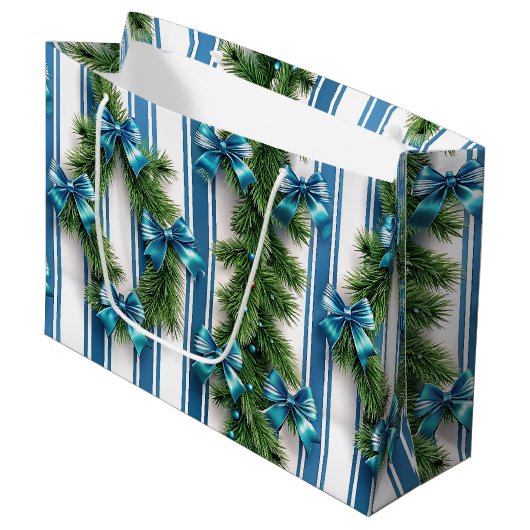 EVERGREEN GARLAND BLUE HOLIDAYS BOWS & STRIPES GROßE GESCHENKTÜTE (Vorderseite Schrägansicht)