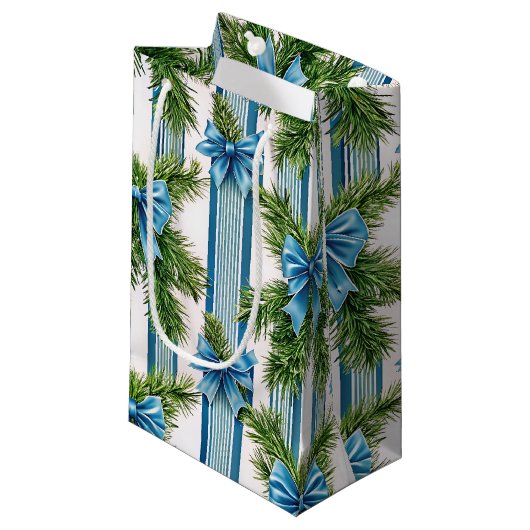 EVERGREEN GARLAND BLUE HOLIDAYS BOWS & STRIPES KLEINE GESCHENKTÜTE (Vorderseite Schrägansicht)