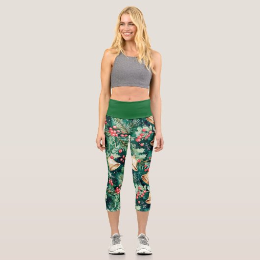 Evergreen Holly Berry Bells Capri Leggings (Vorderseite)