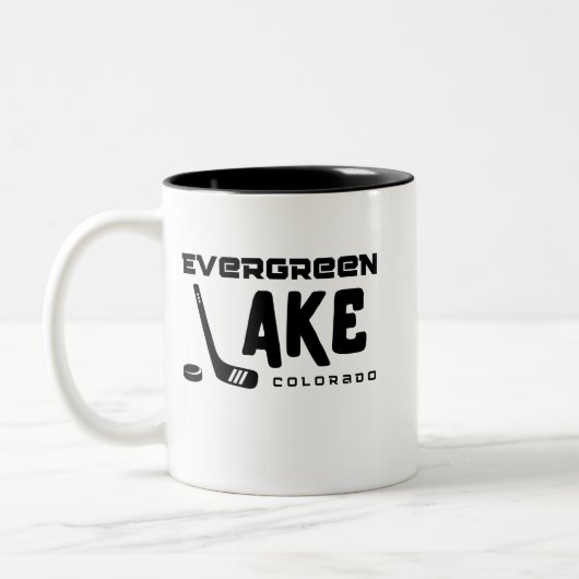 Evergreen Lake, Colorado Hockey, Zweifarbige Tasse (Links)