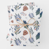 Evergreen Pinecones & Berries Green, White, Red Geschenkpapier Set (Beispiel)
