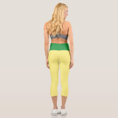 Evergreen Spirals in gelber, weizengeweihter Capri Leggings (Rückseite)