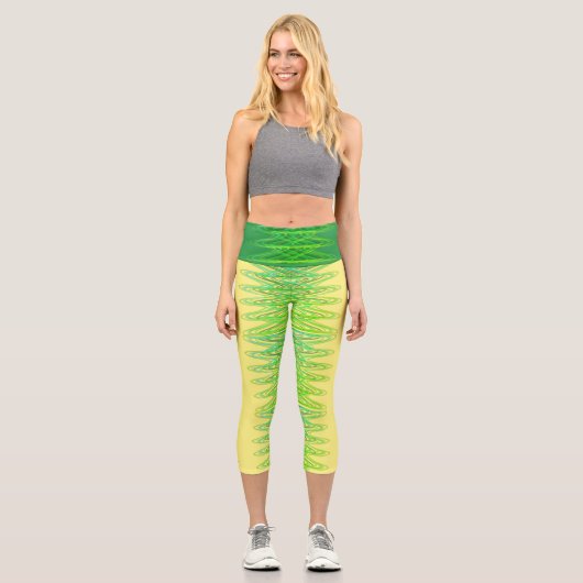 Evergreen Spirals in gelber, weizengeweihter Capri Leggings (Vorderseite)