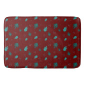 Evergreen Tree Blätter & Red Holly Berries Badematte (Vorderseite)