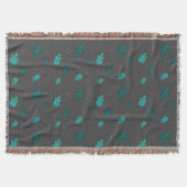 Evergreen Tree Blätter & Red Holly Berries Decke (Vorderseite)