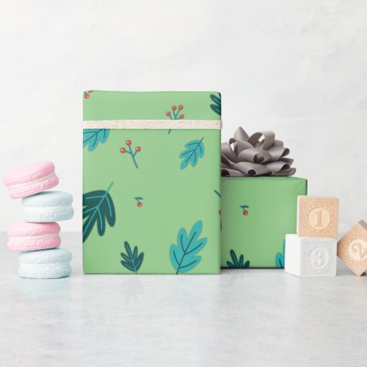 Evergreen Tree Blätter & Red Holly Berries Geschenkpapier (Babyparty)