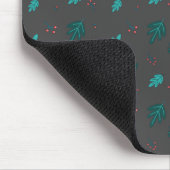 Evergreen Tree Blätter & Red Holly Berries Mousepad (Ecke)
