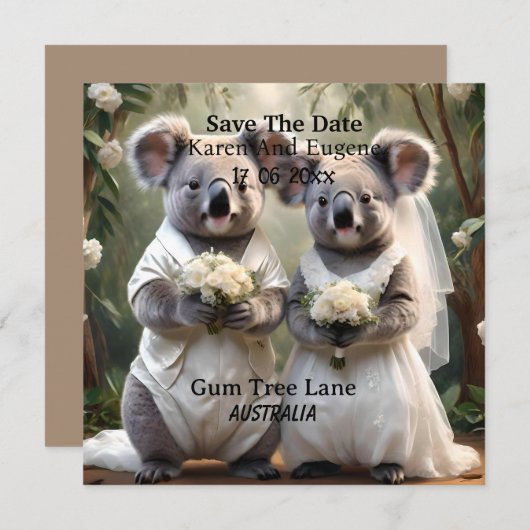 "Evergreen Vows: Eine Koala-Hochzeit in Weiß" Einladung (Vorne/Hinten)