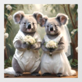 "Evergreen Vows: Eine Koala-Hochzeit in Weiß" Fensteraufkleber (Blatt)