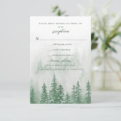 Evergreens im Fog Forest in Green Wedding RSVP Karte (Stehend Vorderseite)