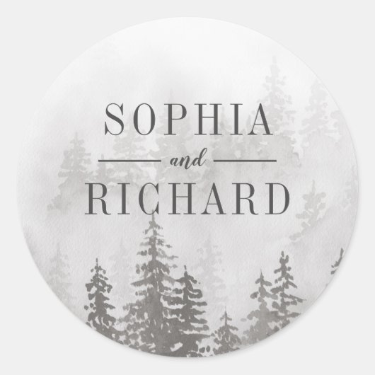 Evergreens im Fog Forest in Grey Wedding Runder Aufkleber (Vorderseite)
