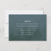 Evergreens in Foggy Forest Blue RSVP Karte (Vorderseite)