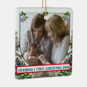 Evergreens und Snow Grandmas Erste Weihnachten Keramikornament (Rechts)