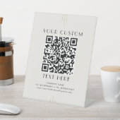 EVERLY Ivory Business or Wedding Custom QR Code Sockelschild (In SItu)