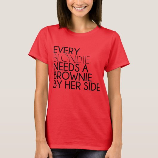 Every Blondie Needs zu Brownie By Her Side T-Shirt (Vorderseite)