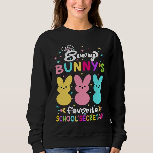 Every Bunny's Favorite School Secretary Religious Sweatshirt (Vorderseite)
