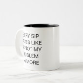 Every Sip Tastes Like It's Not My Problem Anymore Zweifarbige Tasse (Vorderseite Links)