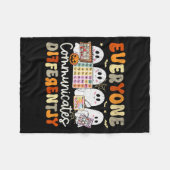 Everyone Communicates Differently Halloween Slp Sp Fleecedecke (Vorderseite (Horizontal))