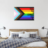 Everyone is Welcome Here (Progress Pride) Flag Leinwanddruck (Insitu (Schlafzimmer))