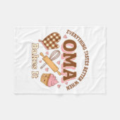 Everything Tastes Better When Oma Bakes It Mother' Fleecedecke (Vorderseite (Horizontal))