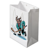 Evil Krampus Eishockey Weihnachtssport Mittlere Geschenktüte (Vorderseite Schrägansicht)
