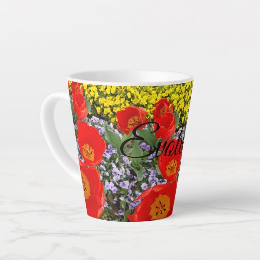 Evolving Red Tulips Latte Tasse (Linke Ecke)