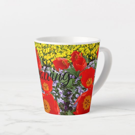 Evolving Red Tulips Latte Tasse (Rechte Ecke)