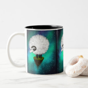 Ewe der Himmelskörper unter den Sternen Zweifarbige Tasse