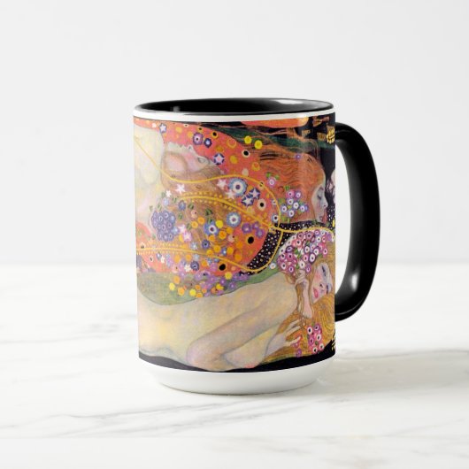 Ewige Eleganz: Gustav Klimts Wasserschlangen II Tasse (VorderseiteRechts)