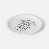 Ewige Liebe - 1 John 4:18 Biokunst Zitat Kunst Pappteller (Schrägansicht)