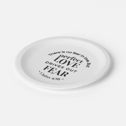 Ewige Liebe - 1 John 4:18 Biokunst Zitat Kunst Pappteller (Schrägansicht)