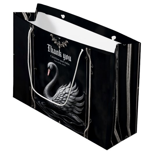 Ewiger Schwan der Liebe, für immer beginnt hier. Große Geschenktüte (Vorderseite Schrägansicht)