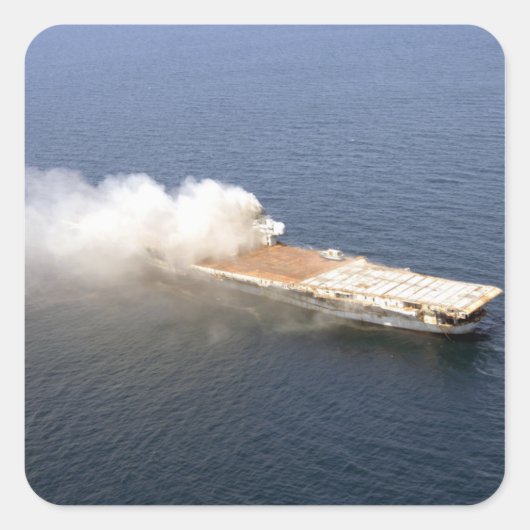 Ex-Oriskany, ein stillgelegtes Luftfahrzeug Quadratischer Aufkleber (Vorderseite)