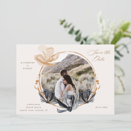 Exclusive Black Gold Floral Save the Date Einladung (Stehend Vorderseite)