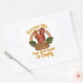 Excuse Me Your Bird Feeder Is Empty Funny Squirrel Quadratischer Aufkleber (Umschlag)