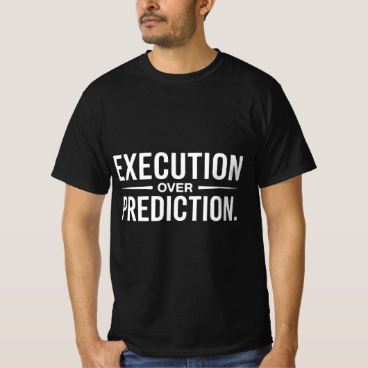 Execution Over Prediction — Trader Discipline Desi T-Shirt (Vorderseite)