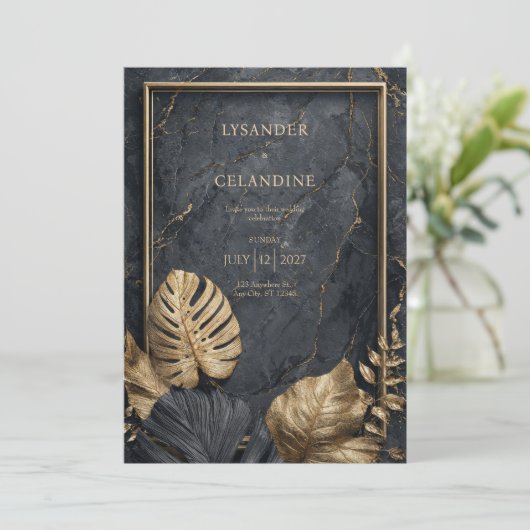 Exklusive Black Marble & Gold VIP Hochzeit Einladung (Stehend Vorderseite)