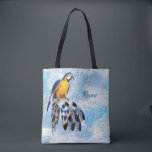 Exotic Blue Dream Catcher Tasche<br><div class="desc">Ein Traumfänger, der den runden Kreis von Bambus und roten Perlen im Netz mit blauen Papageienvogelfedern auf einem weichen Federhintergrund für eine Brautjungfrau umfasst</div>