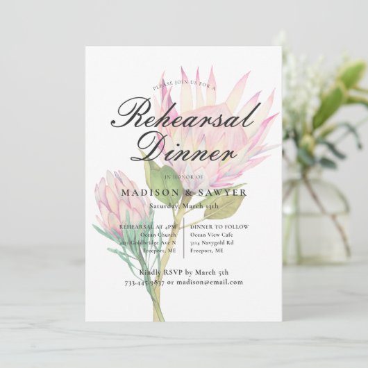 Exotic Pink Protea Floral Hochzeit Probe Dinner Einladung (Stehend Vorderseite)