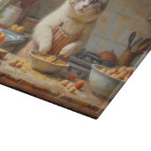 Exotic Shorthair Cat Cooking in Kitchen Schneidebrett (Ecke)