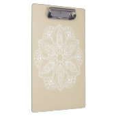 Exotic White Mandala auf Beige Hintergrund Klemmbrett (Rechts)