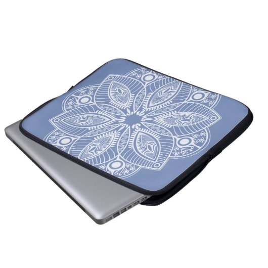 Exotic White Mandala auf Beige Hintergrund Laptopschutzhülle (Vorne Knopf)