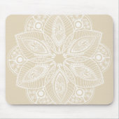 Exotic White Mandala auf Beige Hintergrund Mousepad (Vorne)