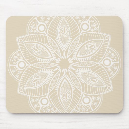 Exotic White Mandala auf Beige Hintergrund Mousepad (Vorne)