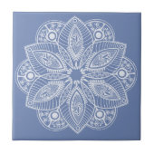 Exotic White Mandala auf Blue Background Fliese (Vorderseite)