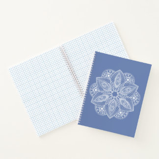 Exotic White Mandala auf Blue Background Notizblock