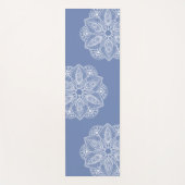 Exotic White Mandala auf Blue Background Yogamatte (Vorderseite)