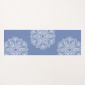 Exotic White Mandala auf Blue Background Yogamatte (Vorderseite (Horizontal))
