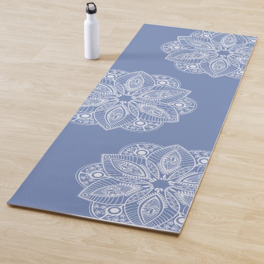 Exotic White Mandala auf Blue Background Yogamatte (Beispiel)